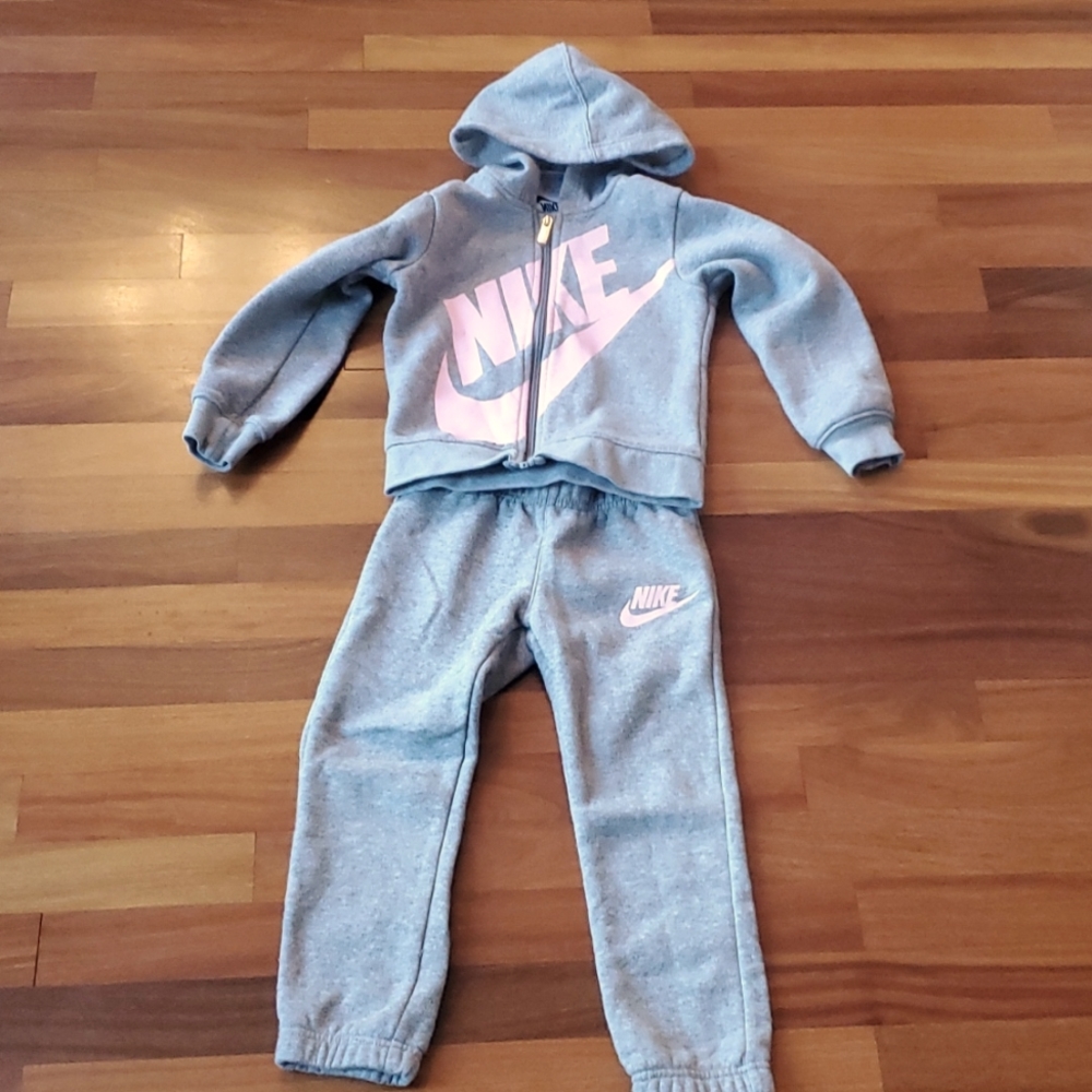 Girls Nike Sweatsuit Size 5